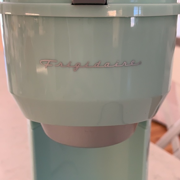 frigidaire Kitchen Frigidaire Single Serve Coffee Maker Poshmark